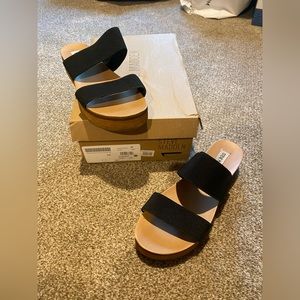 Steve Madden Black platform sandals